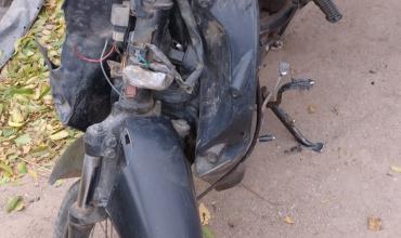Detienen a un joven y secuestran una moto vinculada a un robo en el barrio San Cayetano