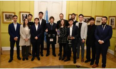 Javier Milei recibió a los alumnos argentinos que ganaron el “Mundial de la Ciencia” de la NASA