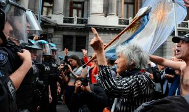 Nueva represión en el Congreso: fuerte operativo contra jubilados que reclamaban por sus derechos