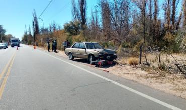 Grave accidente entre una moto y un auto en Shaqui: un herido con fractura expuesta