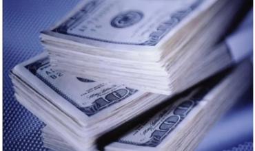 El dólar oficial superó los $1.300 en algunos bancos y vuelve a generar presión