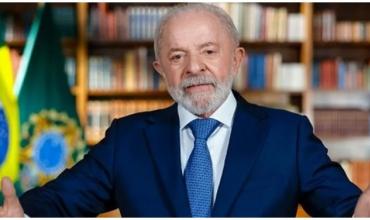 Lula anunció que buscará la reelección para evitar el retorno de "una banda de lunáticos"