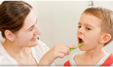 La ANMAT prohibió una popular pasta de dientes porque provoca inflamación en la boca, irritación y aftas