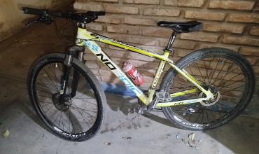 Recuperaron una bicicleta robada en una plazoleta del barrio Parque Sud