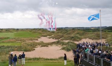 Trump inaugura un nuevo campo de golf en Escocia y concluye una visita marcada por anuncios diplomáticos y comerciales