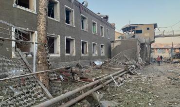 Bombardeo ruso destruye prisión en Ucrania: 17 reclusos muertos y más de 40 heridos