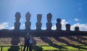 Dos argentinos relatan su experiencia en la Isla de Pascua: mística, restricciones y altos costos
