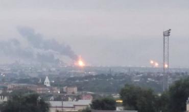 Ucrania destruye barco ruso con drones iraníes y ataca refinería clave en Rusia