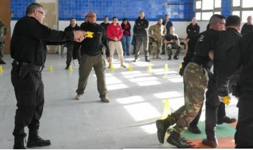  Santa Fe comenzó la formación de policías en el uso de pistolas Taser