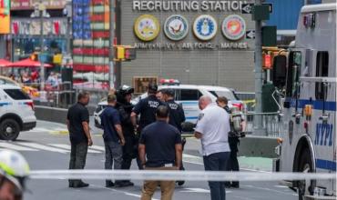 Times Square quedó vacía por una amenaza de bomba: la policía de Nueva York encontró un paquete sospechoso