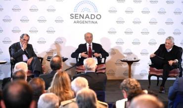 Eduardo Menem presentó su libro ‘Carlos, Mi Hermano, el Presidente’