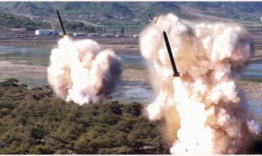 El régimen de Corea del Norte lanzó dos misiles de defensa aérea bajo la supervisión del dictador Kim Jong-un