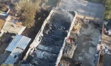 Voraz incendio en fábrica de colchones del Parque Industrial de Esteban Echeverría