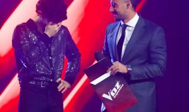 Luck Ra emocionó al público con un gesto solidario hacia un participante de La Voz Argentina