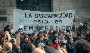 Prestadores y personas con discapacidad se concentran frente a la Agencia Nacional de Discapacidad