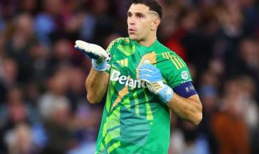 Manchester United contrató a un arquero belga y desistió de la llegada del "Dibu" Martínez