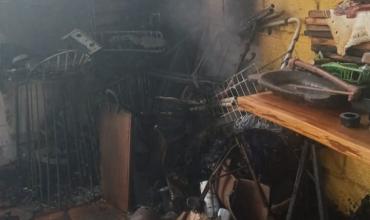 Incendio controlado en propiedad del paraje La Cañada por un cortocircuito
