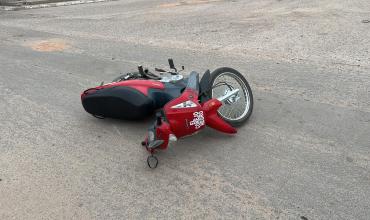 Colisión entre motocicleta y camioneta deja un conductor trasladado al hospital en Chepes