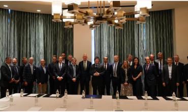 Tras su reunión en Estados Unidos con banqueros y empresarios, Milei retorna a Argentina pensando en las elecciones del domingo