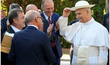 El Papa viajó a Castel Gandolfo, la residencia veraniega, e inauguró el “Borgo Laudato si”, un lugar paradisíaco pensado por el papa Francisco