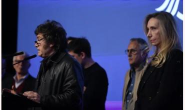 Javier Milei armó una mesa política nacional tras la derrota en Buenos Aires y convocó a gobernadores