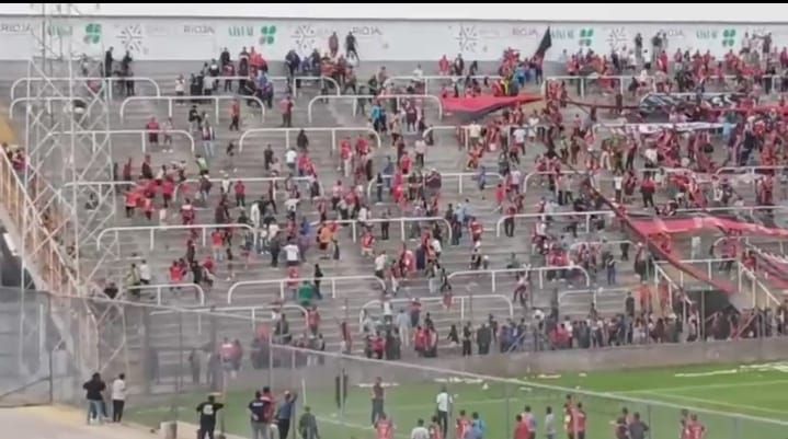 Incidentes en el estadio de Vargas: Se registraron corridas y enfrentamientos en la tribuna de Andino