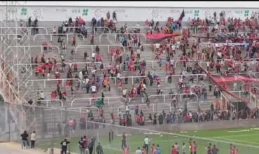 Incidentes en el estadio de Vargas: Se registraron corridas y enfrentamientos en la tribuna de Andino