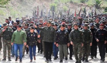 Venezuela desplegó milicias y lanzó amenazas a Estados Unidos en medio de tensiones por presencia militar en el Caribe