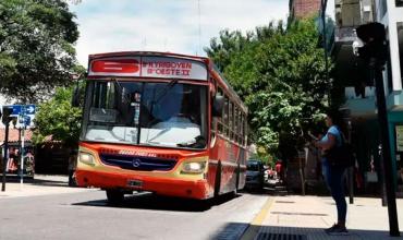 Tucumán: prohíben a los choferes de colectivos poner música durante el servicio