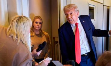 Estados Unidos: Trump ahora dice que las cadenas de TV que lo critiquen “tal vez” pierdan su licencia