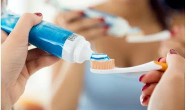 Anmat confirmó la prohibición de una pasta de dientes muy usada en Argentina