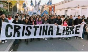 Cristina Kirchner cumple 100 días presa y los militantes se movilizan a San José 1111