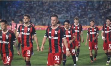 Con la mira puesta en Palmeiras, River cayó ante Atlético Tucumán y perdió la punta de la Zona B