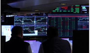Los bonos argentinos suben hasta 18%, el riesgo país baja 350 puntos y se disparan las acciones en Wall Street