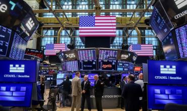 Mercados: suben los bonos y caen las acciones, con la mirada puesta en las negociaciones en Washington