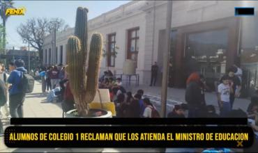 Alumnos se manifiestan en el Paseo Cultural por un caso de bullying