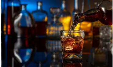 Alerta en Brasil por bebidas adulteradas: dos muertos y más de 200 casos en investigación