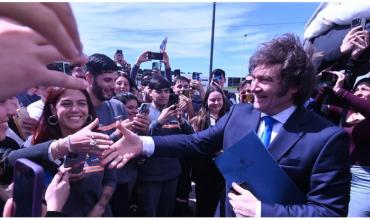 Milei se concentra en lograr los acuerdos que pidió EEUU y Santiago Caputo gana terreno en el plano interno