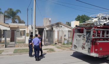 Un joven sufrió intoxicación por monóxido tras el incendio de una vivienda en el barrio Los Caudillos