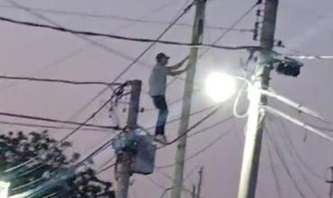 Intento de suicidio y tensión en el barrio Islas Malvinas: un joven amenazó con electrocutarse