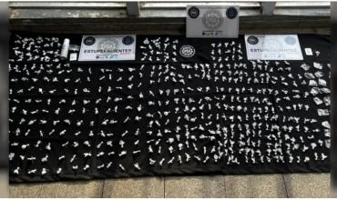 Rosario: huyeron de la policía, se escondieron en una casa y les hallaron más de 500 dosis de cocaína