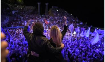 Javier Milei cerró la campaña libertaria en Rosario y llamó a "defender el camino recorrido"