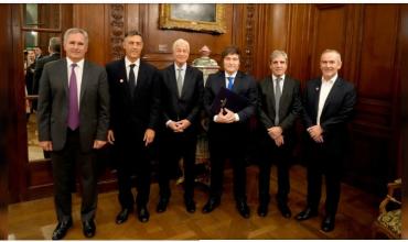 Milei participó de la cena del Consejo del JP Morgan junto a su CEO, Jamie Dimon