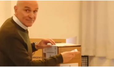 José Luis Espert votó tras bajarse de su candidatura y no quiso hablar: "Es ubicarme en los lugares que me corresponde"