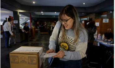 Las elecciones en el exterior: cómo fue la votación en España, Francia e Italia, y el regreso del voto por correo