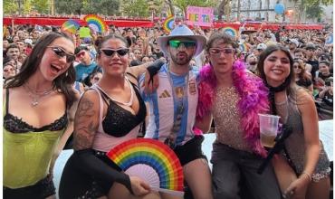 Los famosos en la Marcha del Orgullo 2025: el dardo de Lizy Tagliani a Viviana Canosa, el mensaje de Dua Lipa y los shows de Ángela Torres y Alan Lez