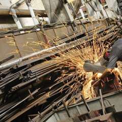 INDEC: La actividad industrial cayó 5,7% en agosto, el peor nivel en 18 meses