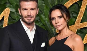 Victoria y David Beckham se lucieron con sus hijos en una postal navideña: “¡Papa Noel llegó pronto!”