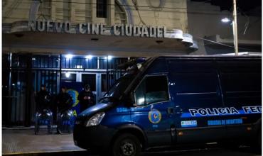 Allanaron un histórico cine porno en Ciudadela, descubrieron víctimas de explotación y los detalles son fuertes