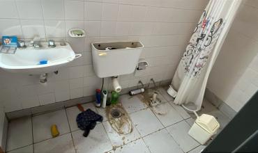 Robaron electrodomésticos y artefactos sanitarios de una casa en el barrio Urbano 4
